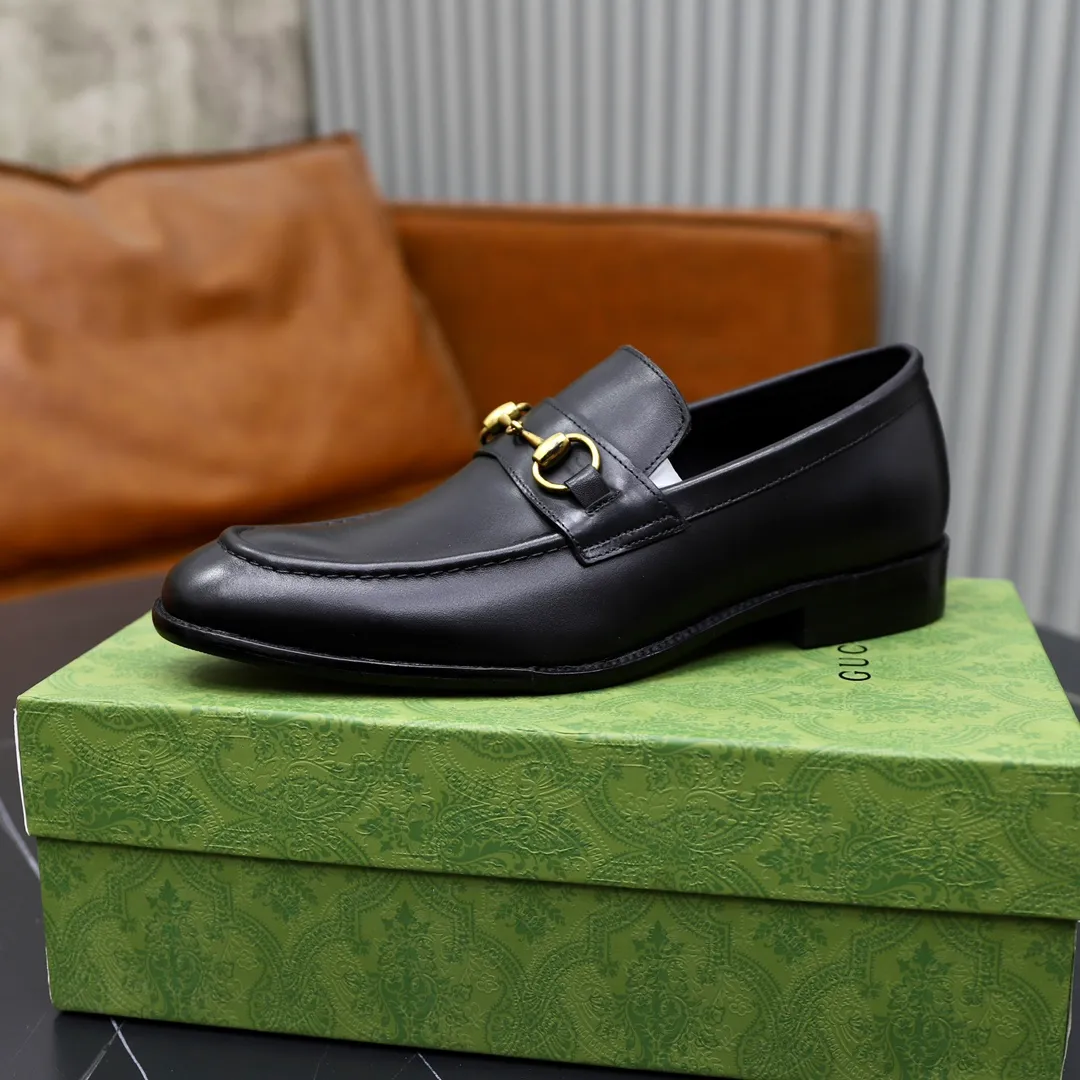Men's shoes: 250🙅‍♂️🙅‍♂️🙅‍♂️Niuli Brand: GUCCI Size: 38-44 (45 can be customized) Level: Counter classic Material: Original soft cowhide upper Comfortable cowhide lining Original lightweight outsole Style category: Business casual footwear Driving leather shoes Color: Actual picture color